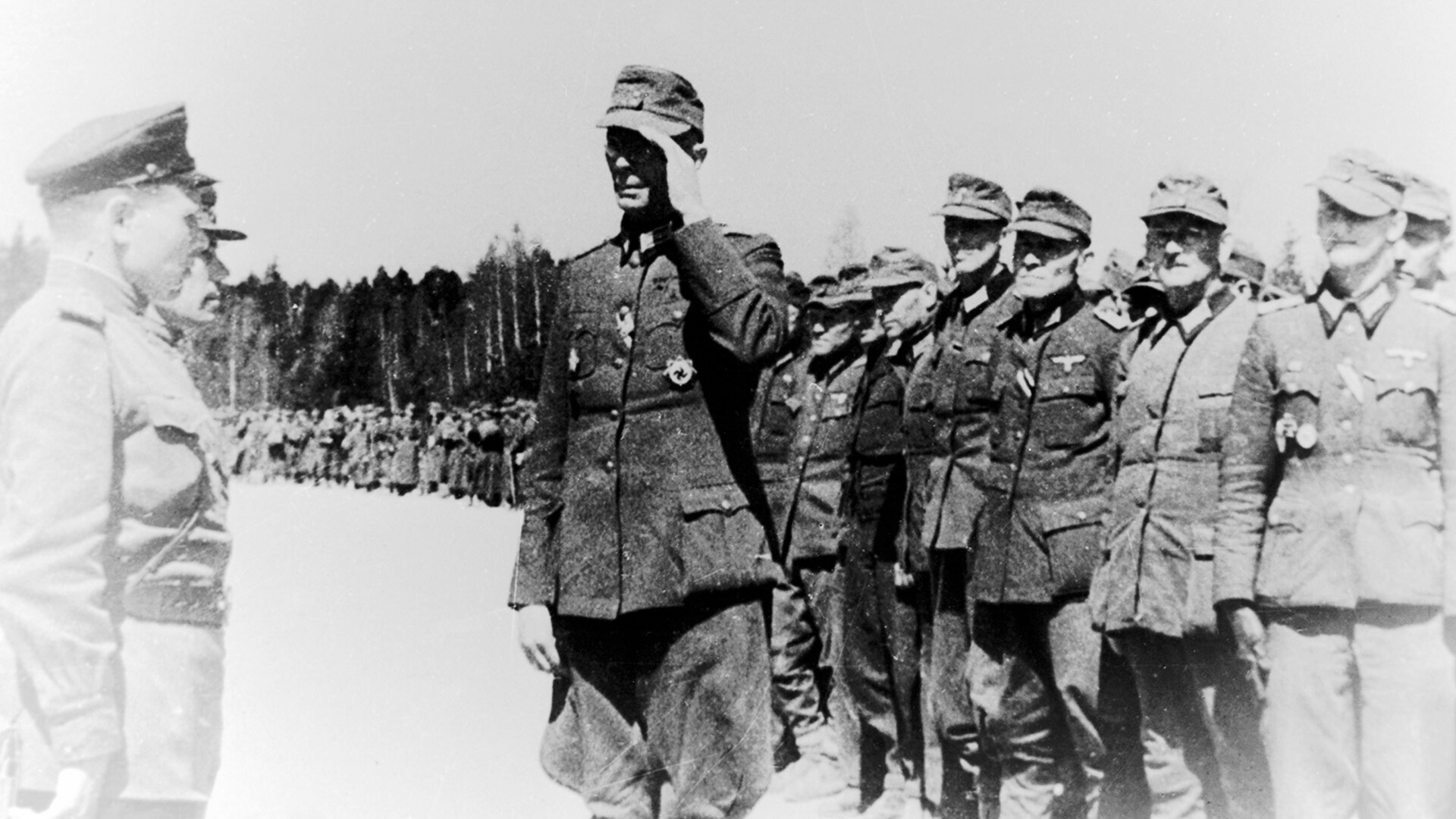 Conformément aux termes de la capitulation, à partir de 23 heures le 8 mai, les armées fascistes allemandes bloquées sur la péninsule de Courlande cessent leur résistance et commencent à se rendre.