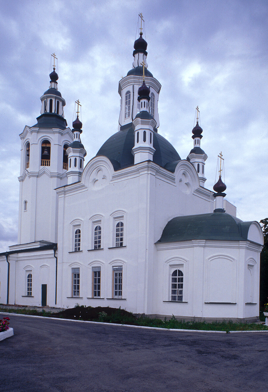 Church of the Elevation of the Cross, southeast view. Built in 1774-91. August 29, 1999