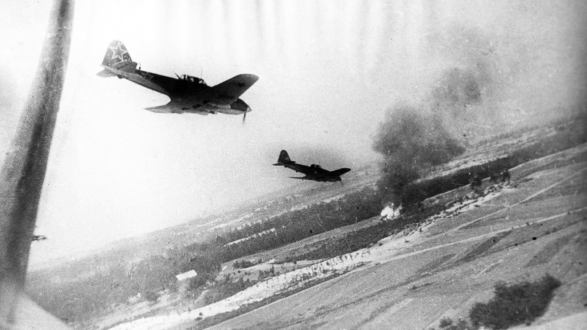 Grande Guerre patriotique (1941-1945). Les bombardiers soviétiques Pe-2 attaquent les positions allemandes.