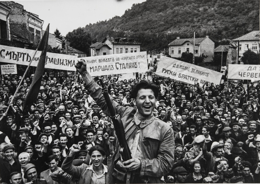 La Bulgarie en liesse. Le résistant Kocha Karajev, 1944