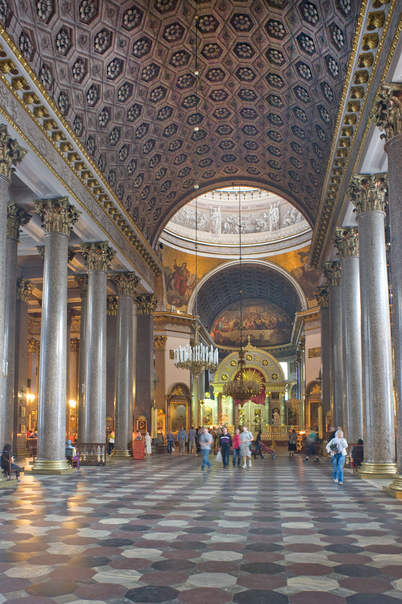 Cathédrale de Notre-Dame-de-Kazan. Nef, vue vers l’est en direction du maître-autel. 