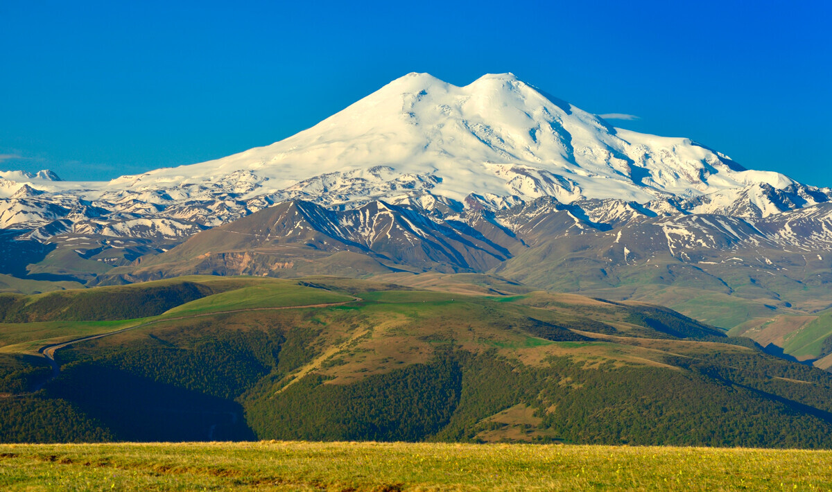 Gunung Elbrus.