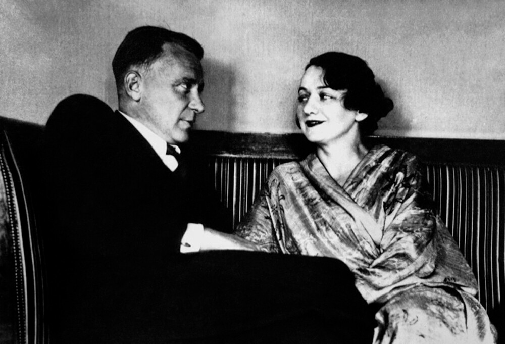 Bulgákov com a mulher, Elena.