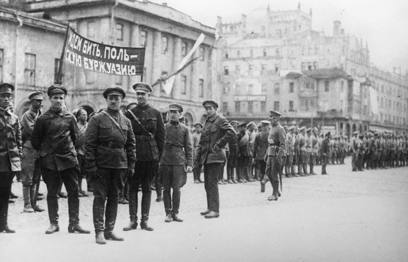 Soldados del Ejército Rojo antes de partir hacia el Frente Occidental.