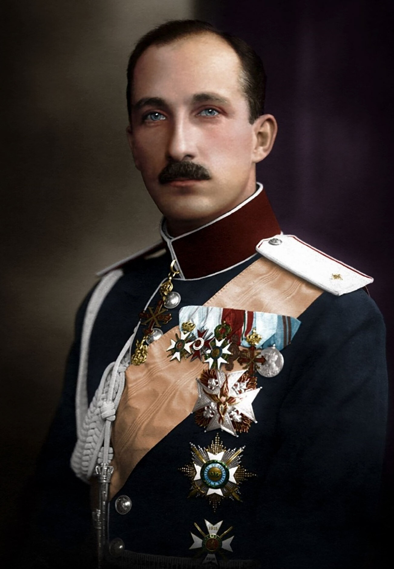 Boris III, zar di Bulgaria dal 3 ottobre 1918 fino alla morte, avvenuta il 28 agosto 1943, subito dopo un incontro con Hitler e in circostanze molto misteriose che fecero sospettare l’avvelenamento