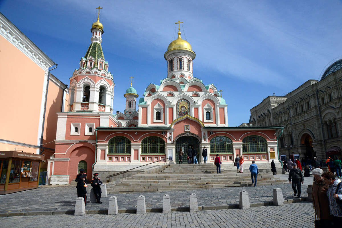 La Cattedrale di Kazan sulla Piazza Rossa di Mosca. L’attuale edificio sacro è stato costruito nel 1993, dopo che l’originale era stato abbattuto dai bolscevichi nel 1936