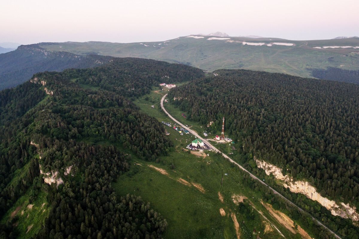 Pogled na planoto Lago-Naki v Republiki Adigeja