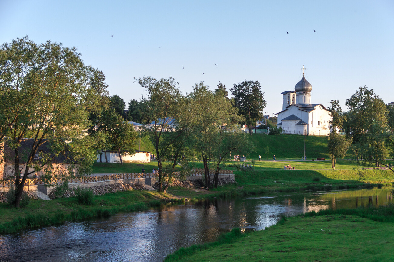 Park Kuopio: ulica Vorovskega, na Milicejskem otoku reke Pskove, Pskov 