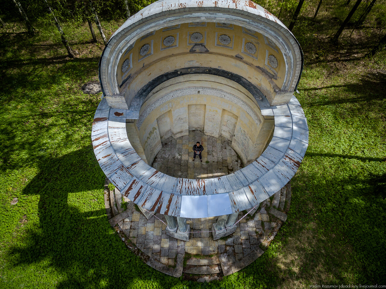 Padiglione dell’Aquila sull’Isola lunga nel parco della Reggia di Gatchina