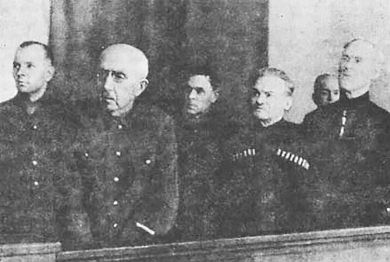 Sojenje (15. in 16. januar 1947). Prva vrsta: P. N. Krasnov, A. G. Škuro, S. Klič-Girej. Druga vrsta: G. von Pannvitz, S.N. Krasnov, T. N. Domanov