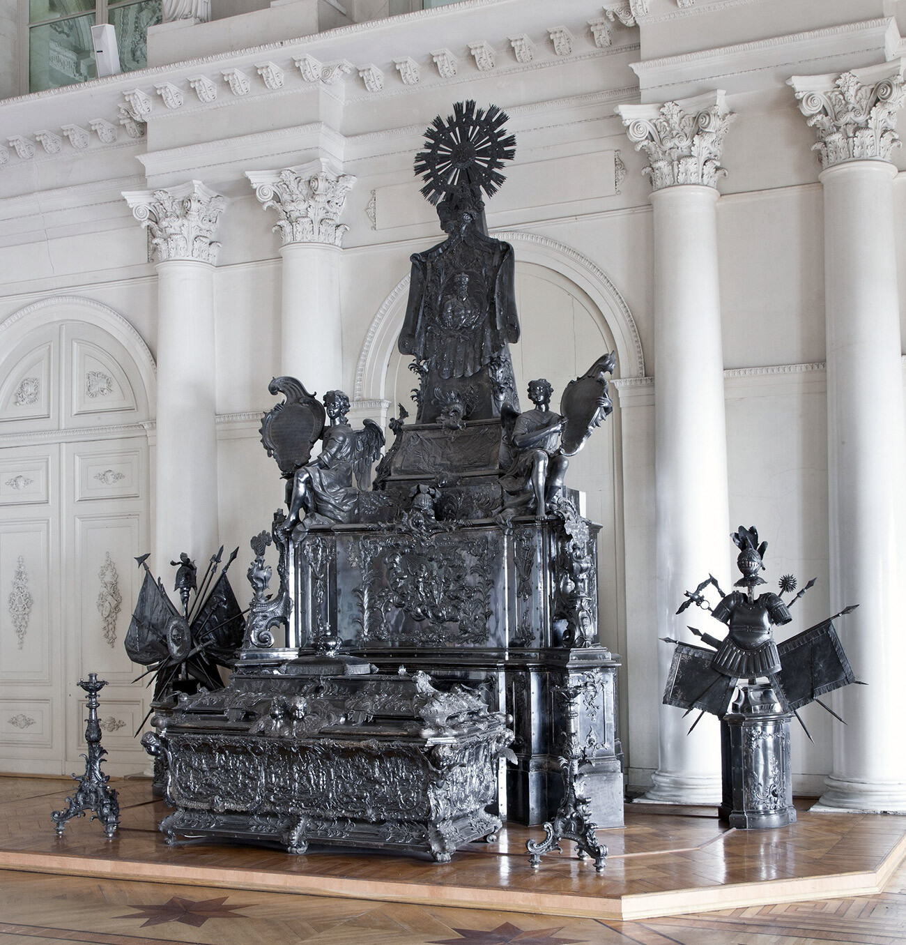 El Santuario de Plata de Alexánder Nevski expuesto en el Hermitage