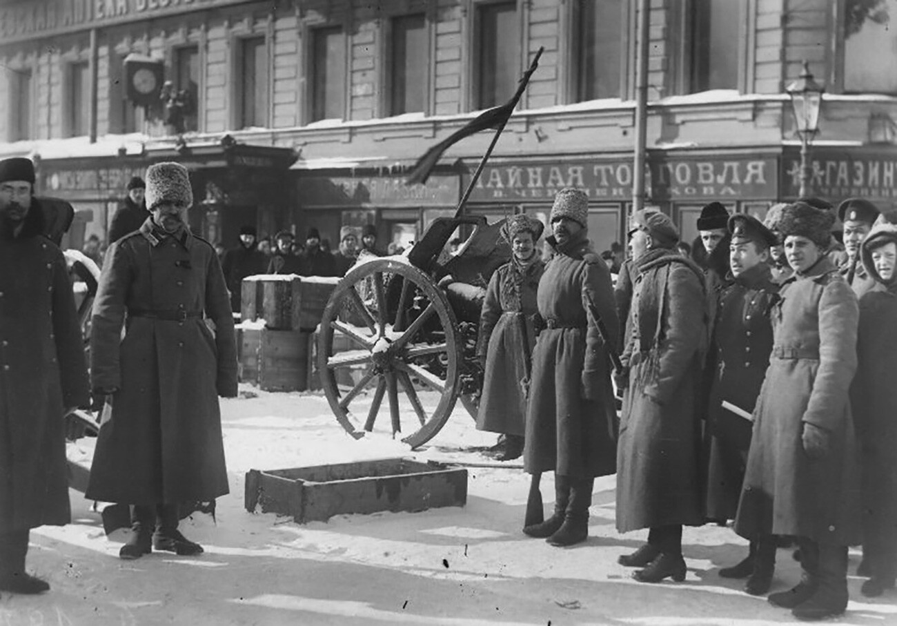 São Petersburgo durante as revoluções de 1917 (FOTOS)