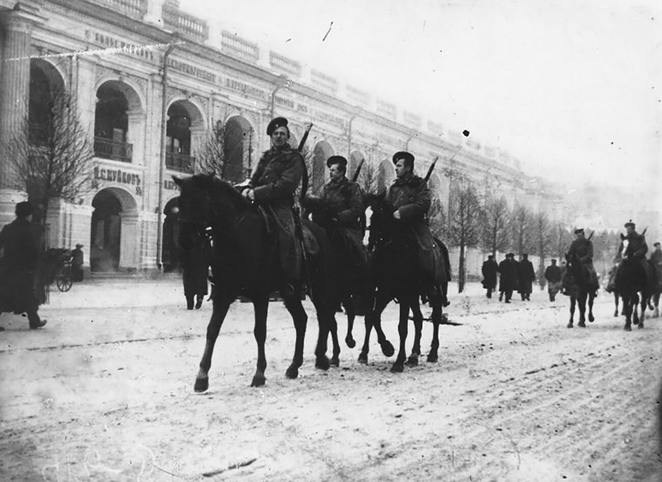 São Petersburgo durante as revoluções de 1917 (FOTOS)