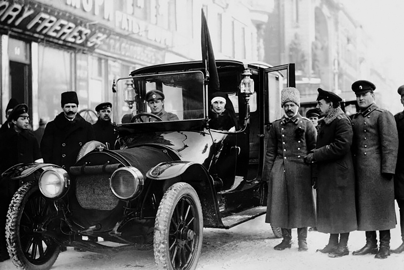 São Petersburgo durante as revoluções de 1917 (FOTOS)