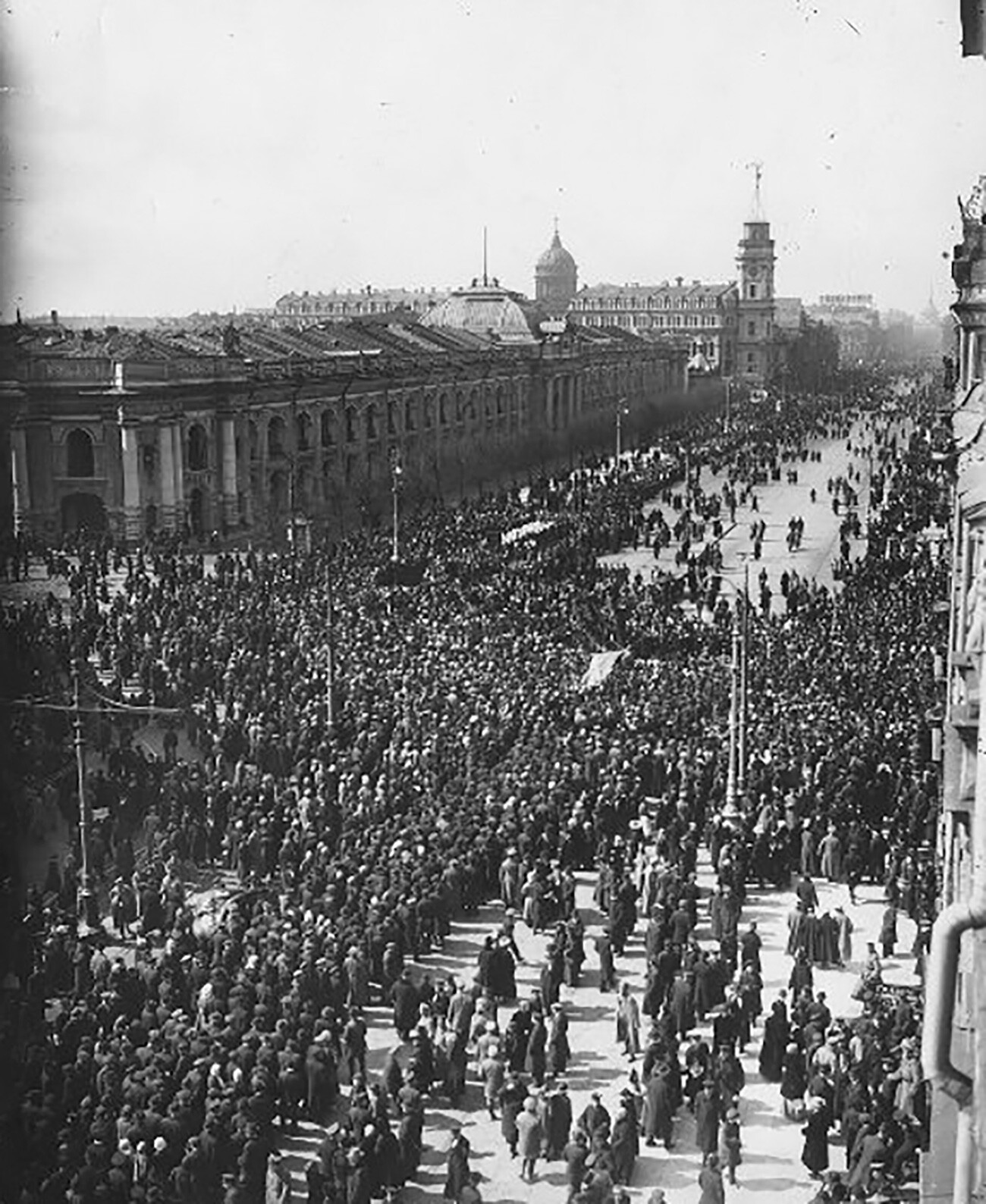 São Petersburgo durante as revoluções de 1917 (FOTOS)