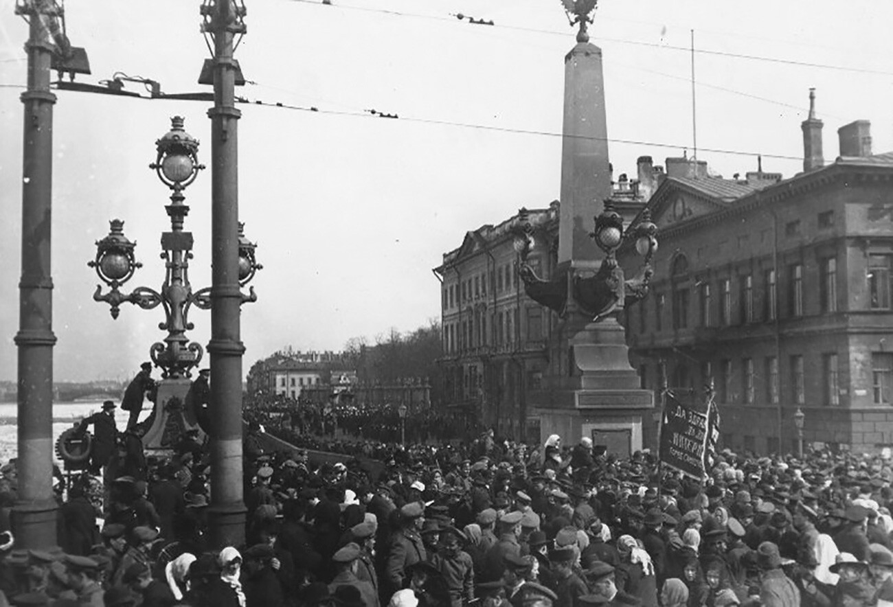 São Petersburgo durante as revoluções de 1917 (FOTOS)