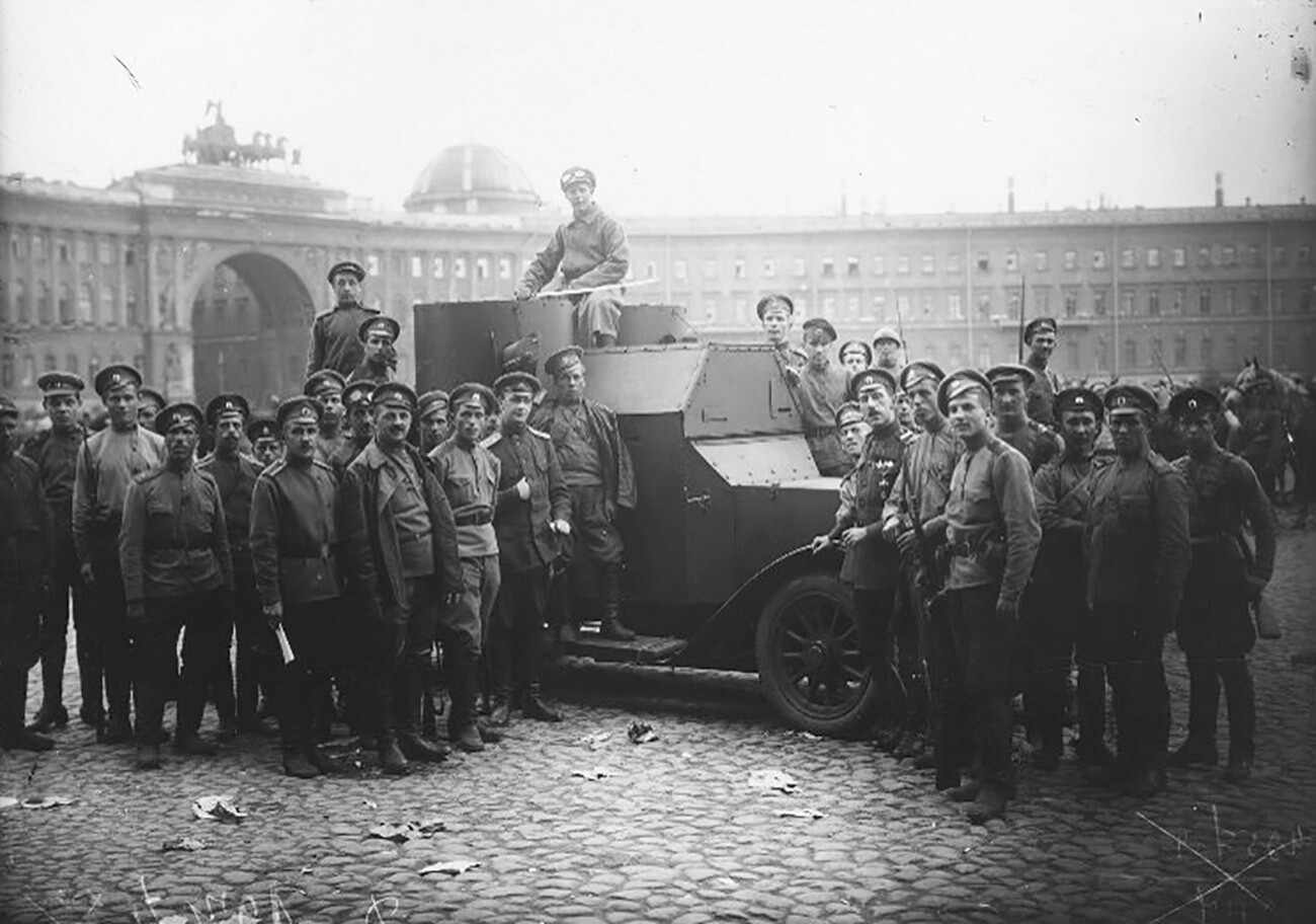 São Petersburgo durante as revoluções de 1917 (FOTOS)