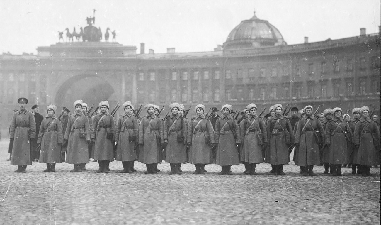 São Petersburgo durante as revoluções de 1917 (FOTOS)