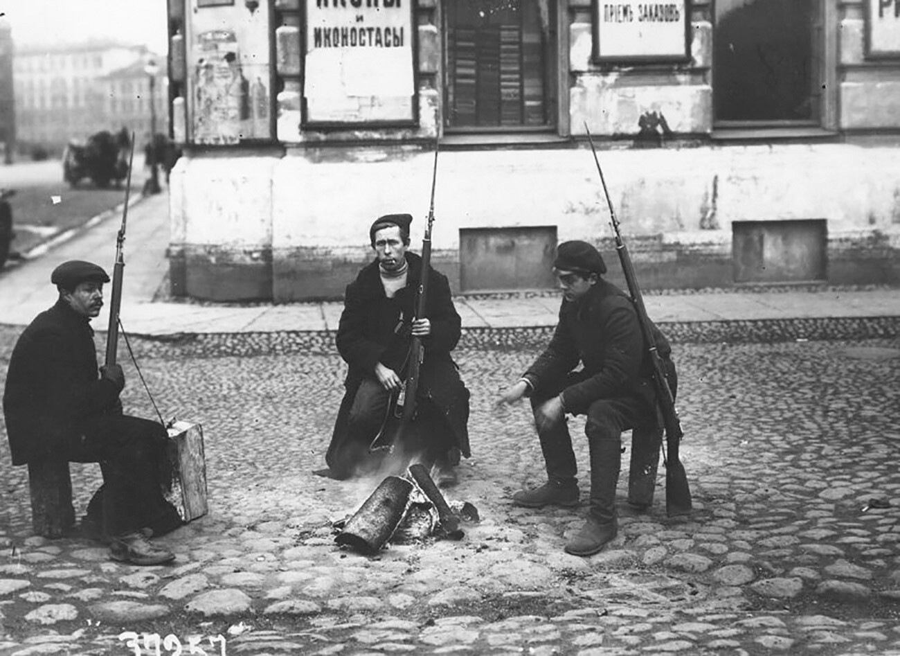 São Petersburgo durante as revoluções de 1917 (FOTOS)