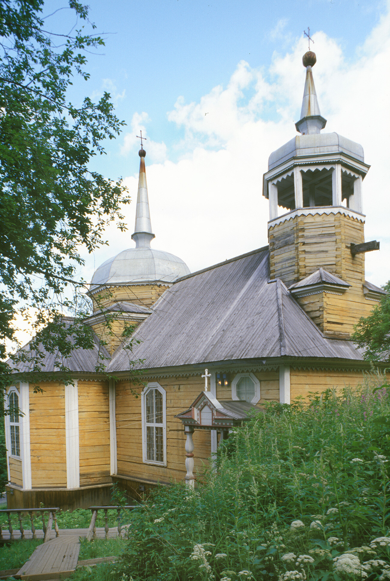 Martsyalnye Vody. Church of Apostle Peter, northwest view. July 4, 2000