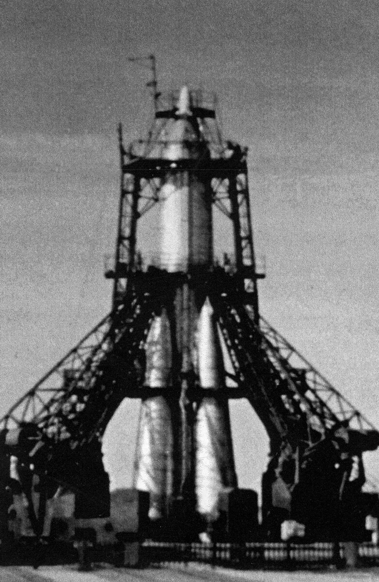 Lançamento da Sputnik-2, em 3 de novembro de 1957,  portando Laika