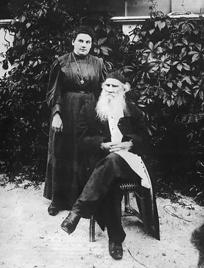 Лев Толстој со ќерката Александра
