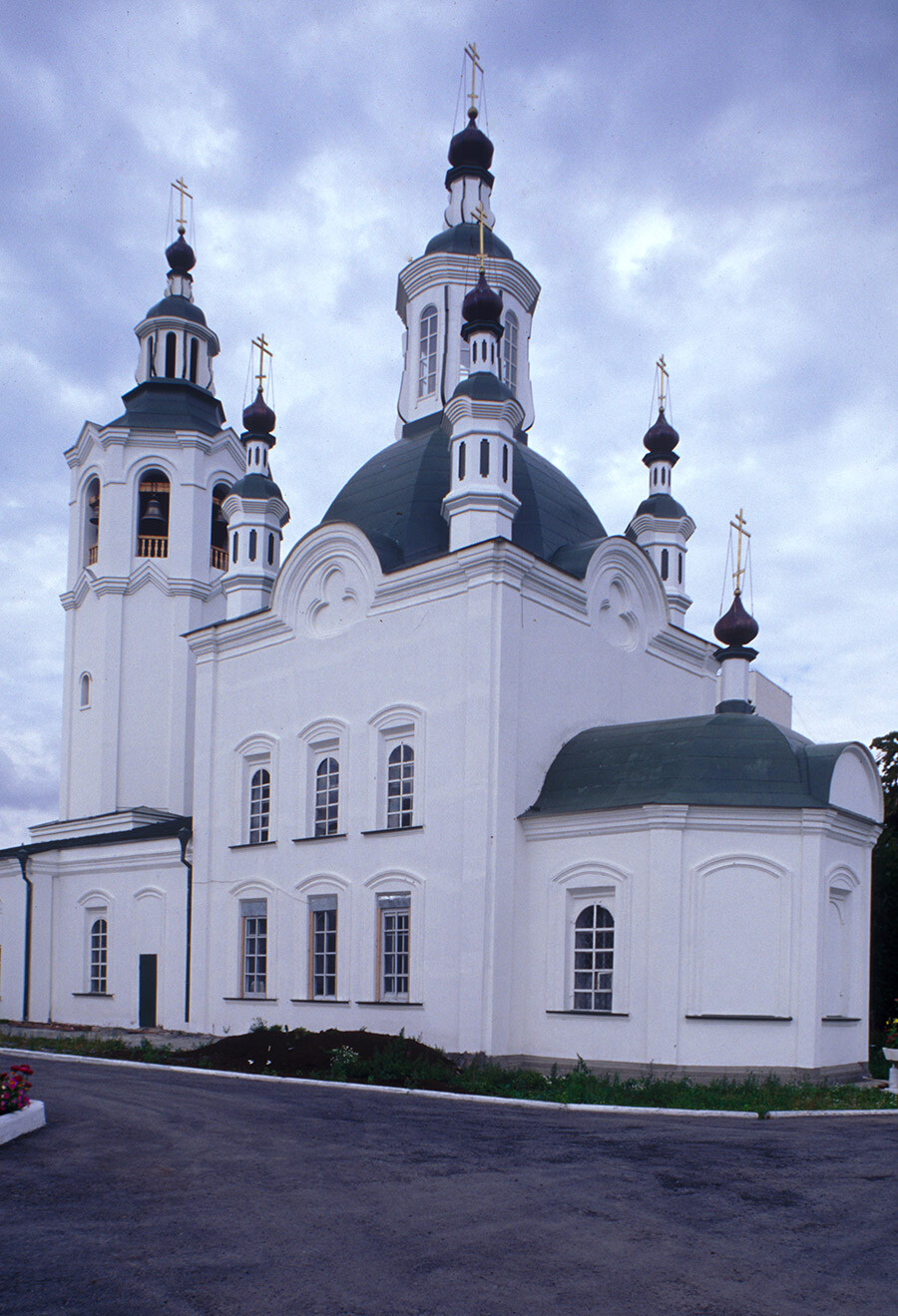 Chiesa dell’Innalzamento della Croce, vista sud-est. Costruita nel 1774-91. 29 agosto 1999
