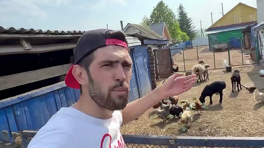 VIDEO: Vaško življenje ruskega blogerja - Russia Beyond Slovenija