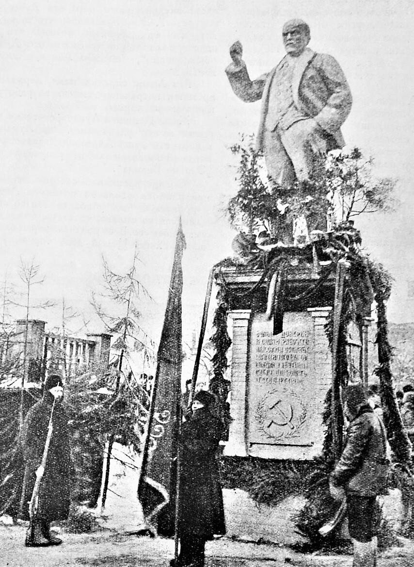 Spomenik v Noginsku - eden prvih spomenikov Leninu. 