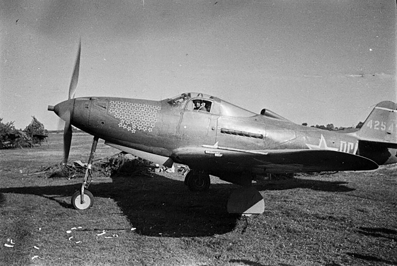 Pesawat tempur P-39 Airacobra milik Rechkalov.