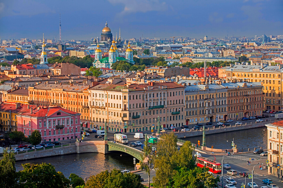A arquitetura de Petersburgo é muito inspirada no classicismo.