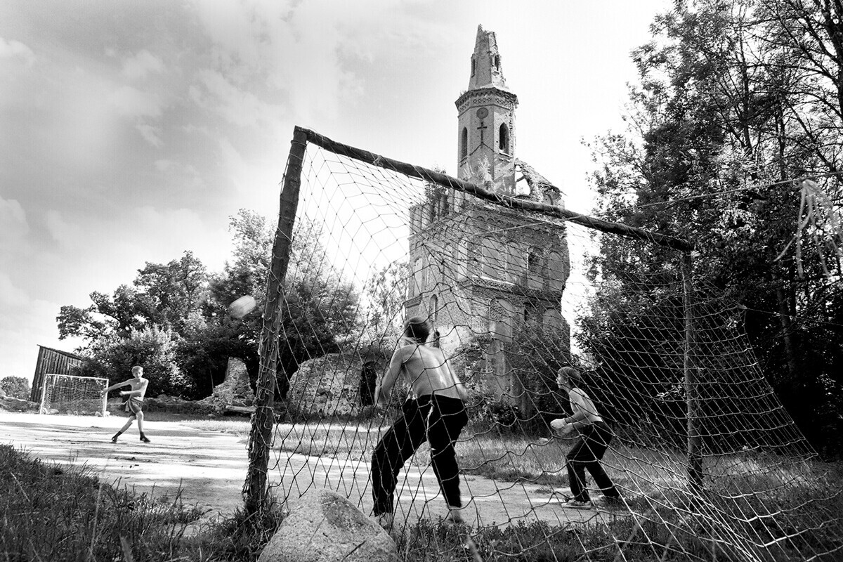 Futebol. Assentamento de Tchekhovo, região de Kaliningrado, 2017.


