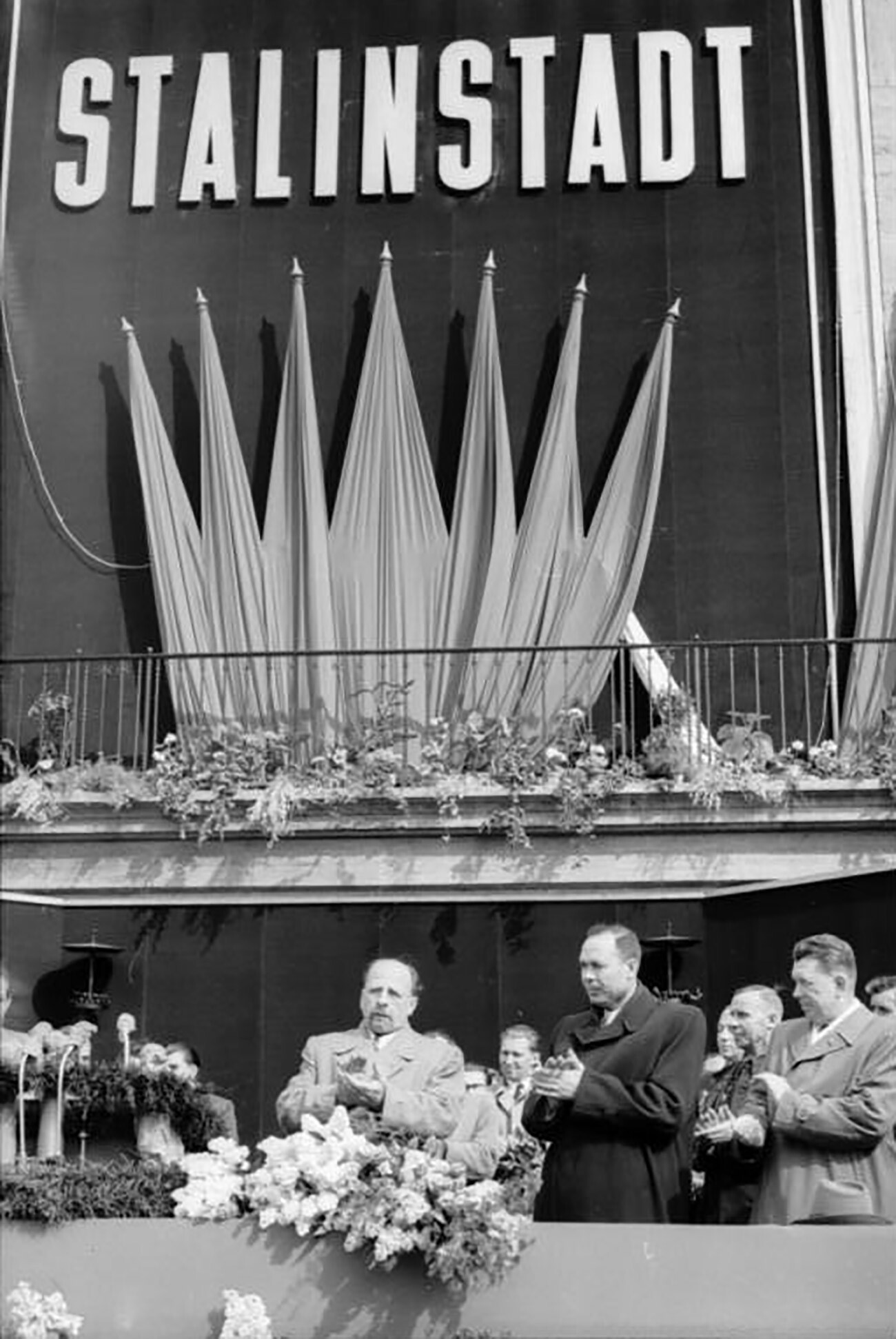 7 mai 1953. Affectation solennelle de la ville nommée d'après Joseph Staline