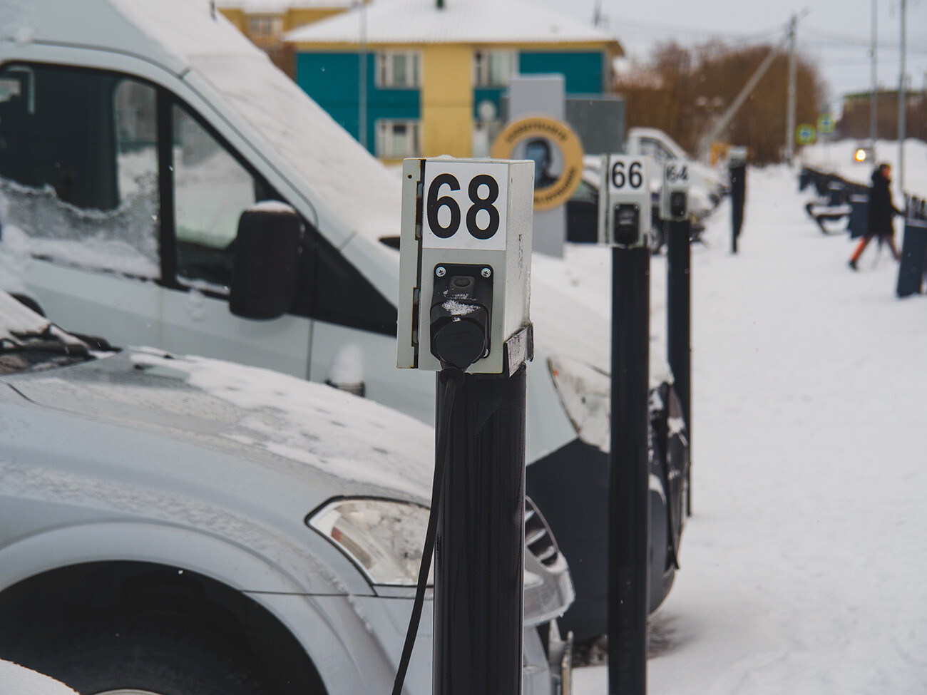 Pourquoi y a-t-il des bouchons dépassant des voitures dans le nord de la Russie?