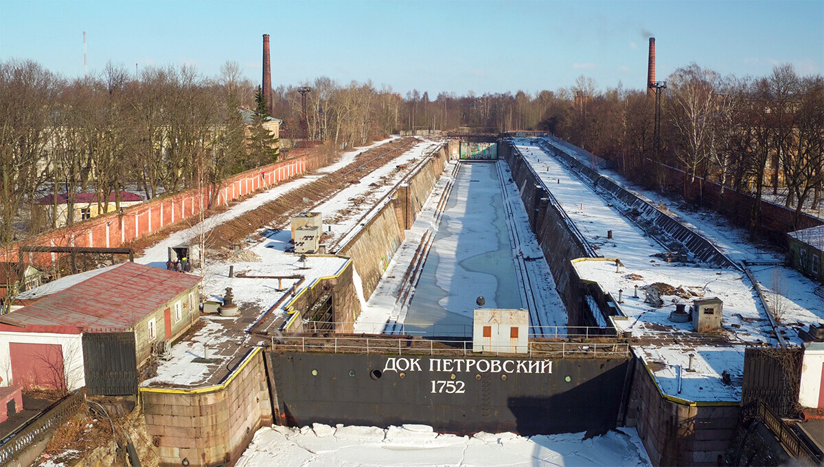 Петровских доков. Док Петра Великого в Кронштадте. Сухой док Петра Великого в Кронштадте. Док Петра 1 в Кронштадте.