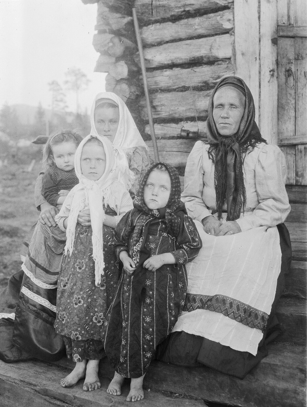 Donne e ragazze careliane, 1915