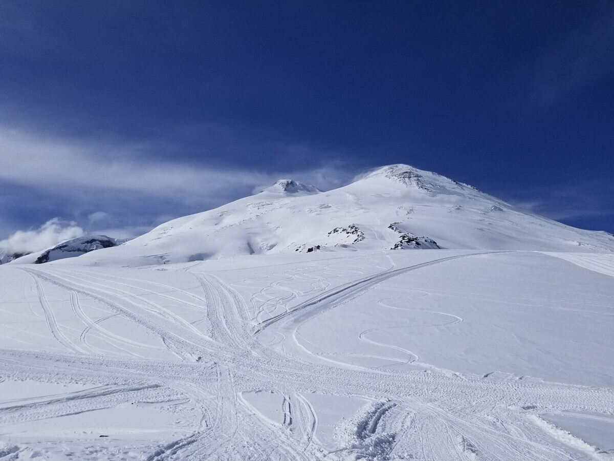 Gunung Elbrus.