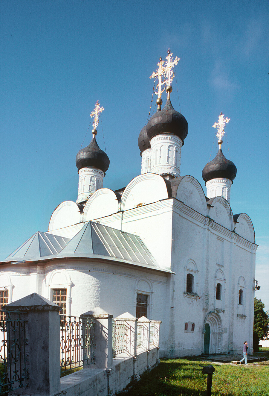 Kremlin de Zaraisk. Catedral de San Nicolás, vista noreste. 22 de agosto de 2003.