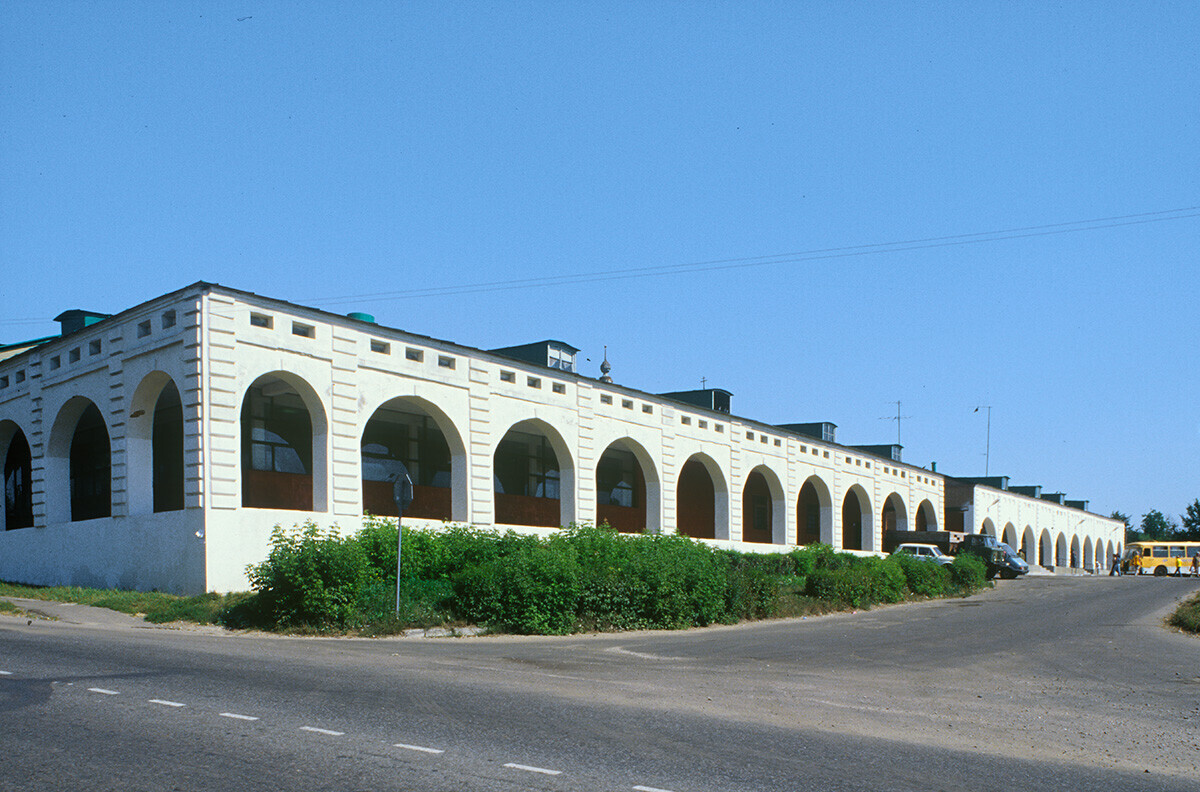 Zaraisk. Gostini dvor (antiguamente, así se llamaban los centros comerciales), 27 de agosto de 2005.