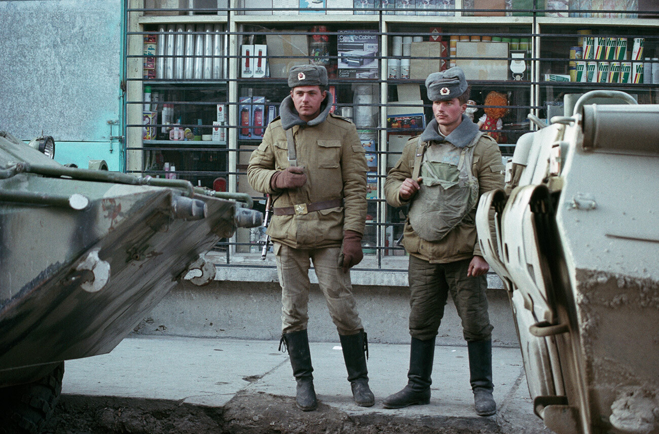 Soldados soviéticos em Cabul.

