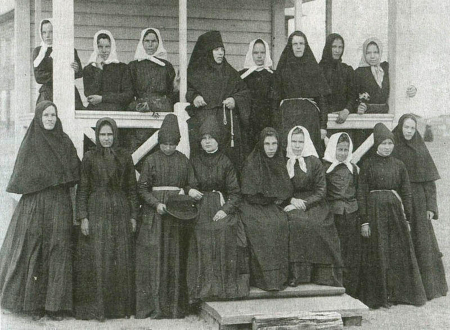 Nonnen des Johannes-Apostel-Klosters in Sura, Region Archangelsk, Anfang des 20. Jahrhundert.