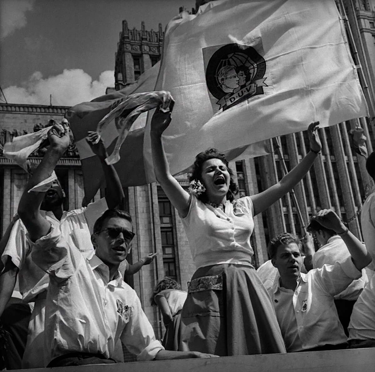 20 best post-war photos by legendary Soviet reporter Dmitry