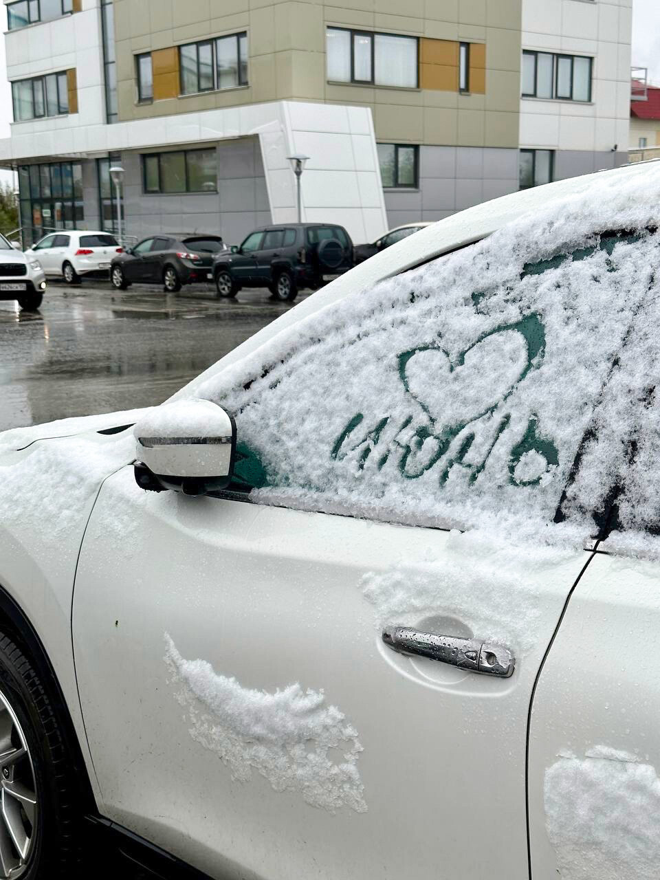 У Новом Уренгоју је 15. јуна пао снег.