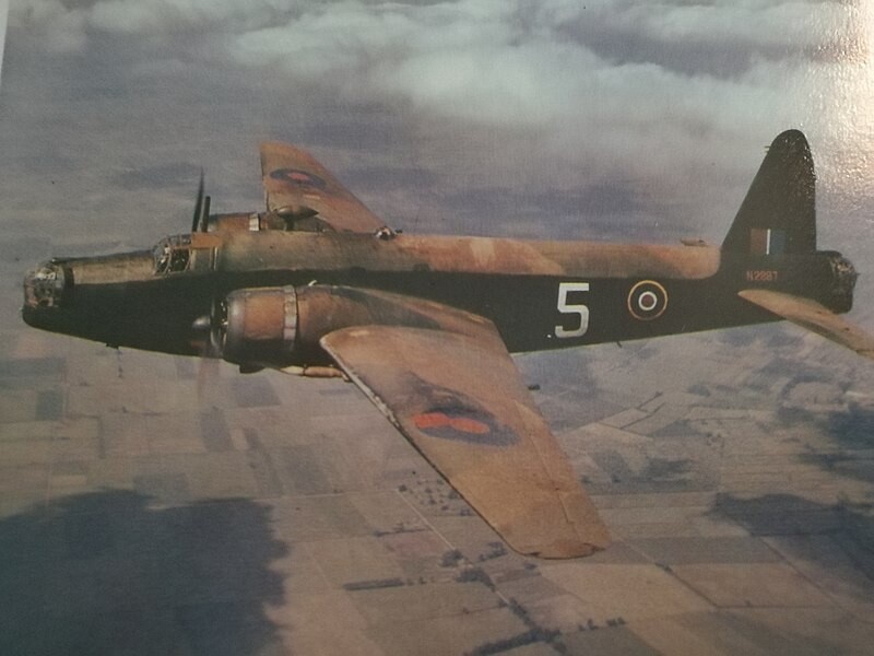 Foto en color tomada en 1943 de un Vickers Wellington.