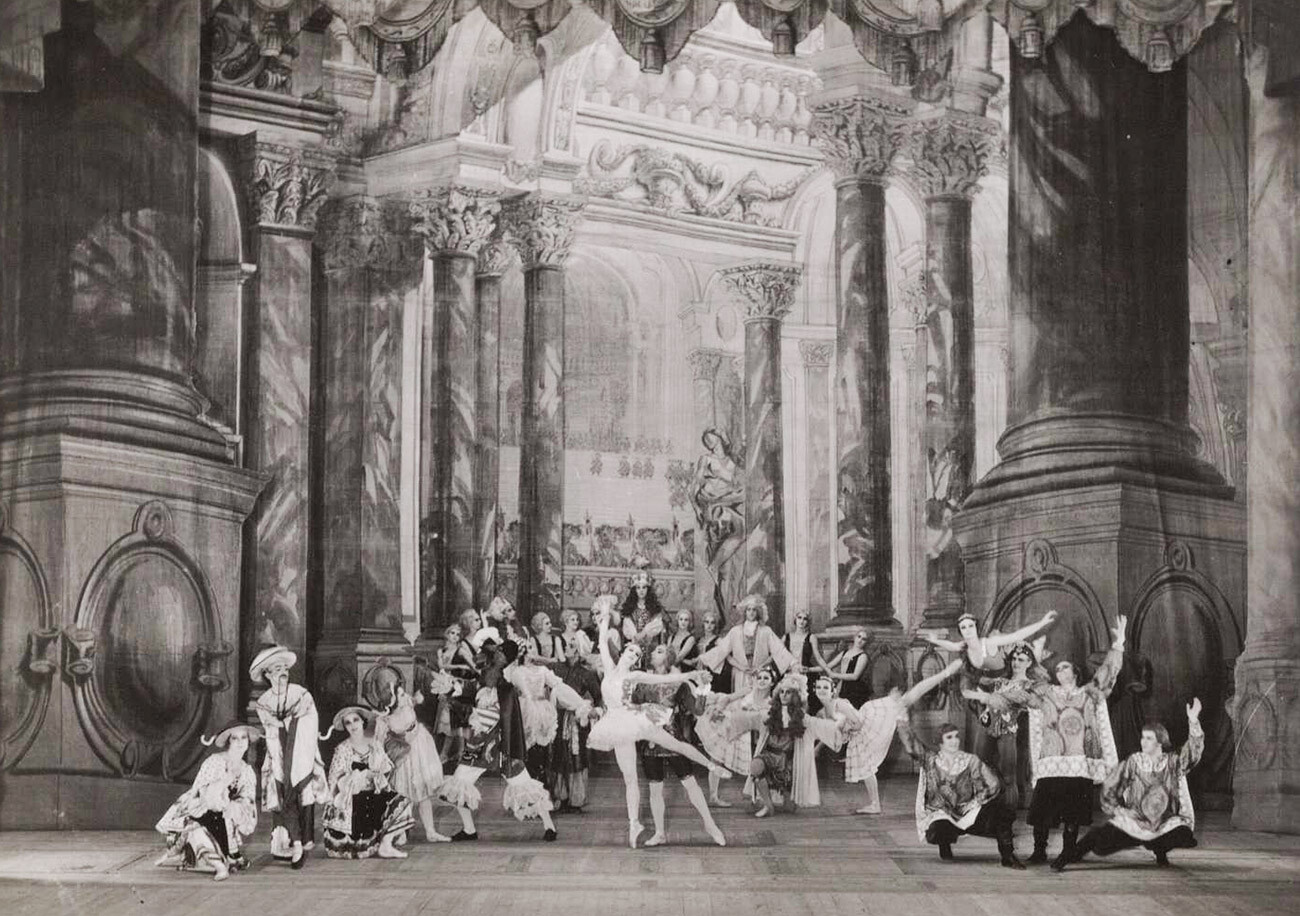При дворе какого царя первый балетный спектакль
