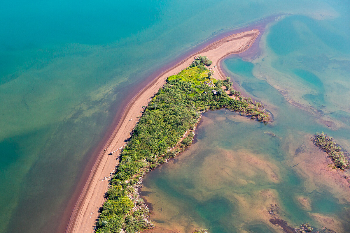 Skalnati otočki v spodnjem delu jezera Keta