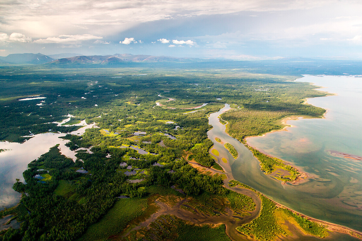 Kaki bukit Putoran. Denis Simonov.