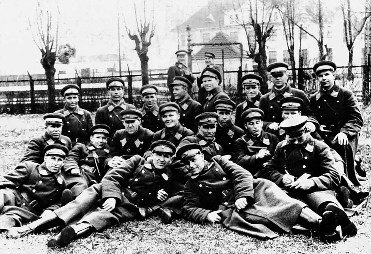 Retrato colectivo de los agentes de la Comisaría Lineal de la Estación de Brest