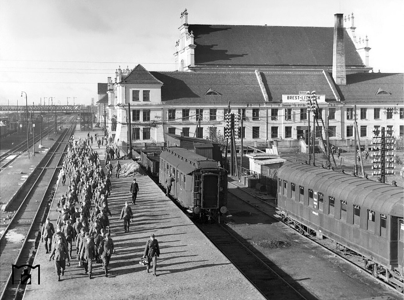 Старый брест. Брест Железнодорожный вокзал 1941. Брест-Литовск вокзал. Ж\Д вокзал Бреста 1941 года. Ж-Д вокзал г Брест.