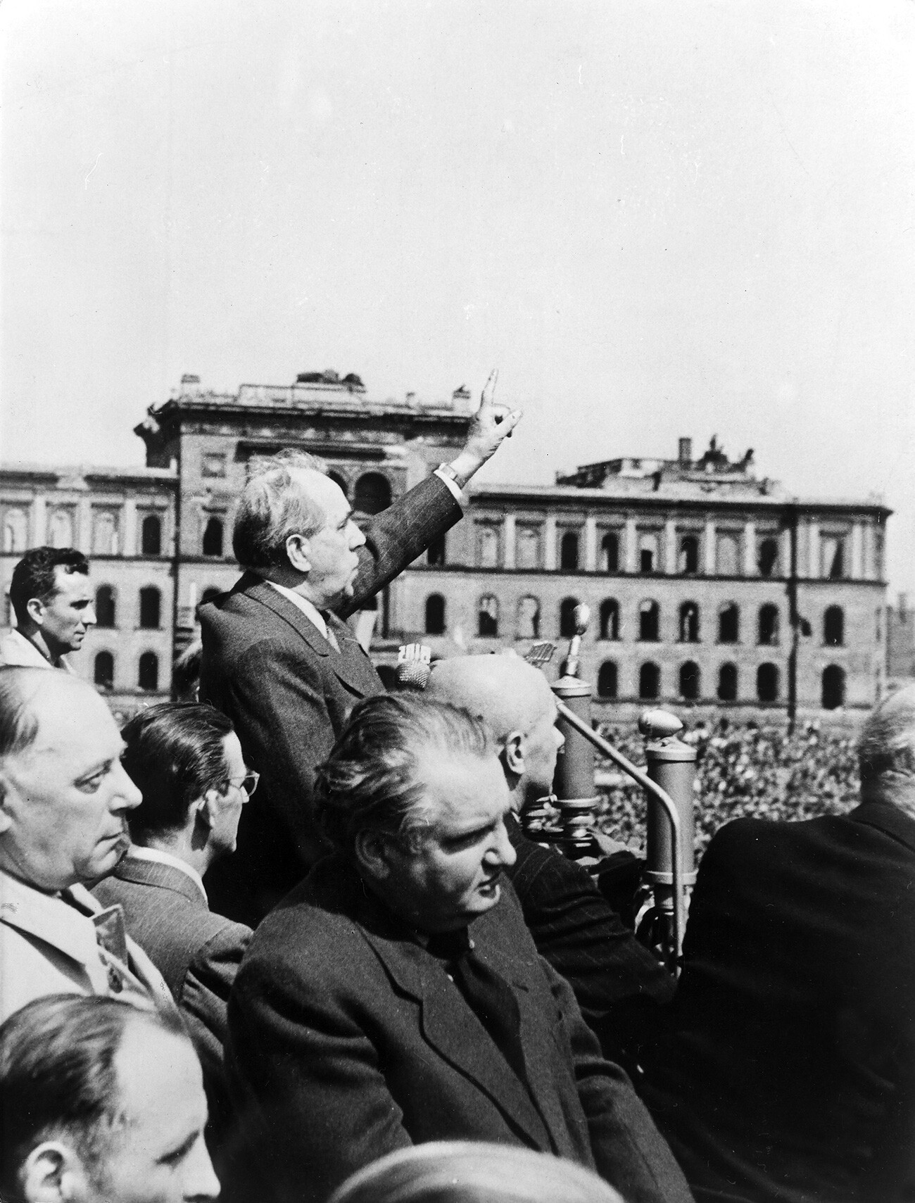 Ernst Reuter hält eine Rede im Jahr 1950.